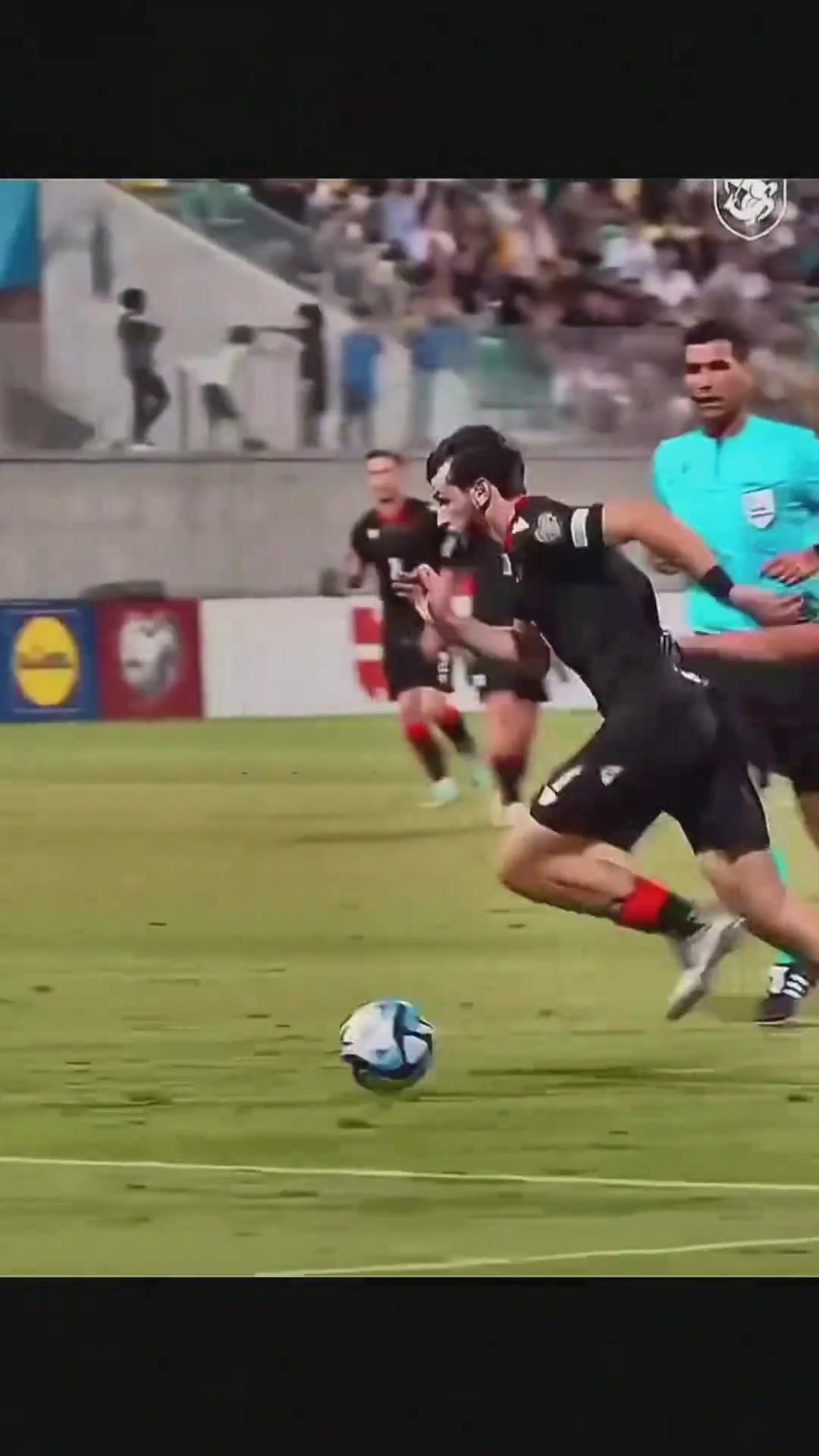 吸在腳上K77這后拉球過人真不是AI視頻嗎