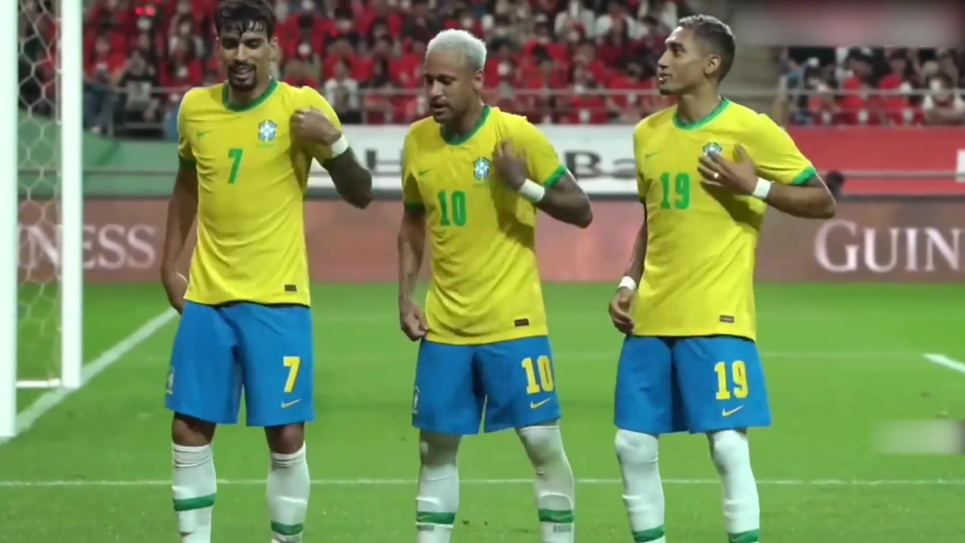 本該是球場(chǎng)上揮灑靈性的精靈內(nèi)馬爾卡點(diǎn)跳勝利之舞合集