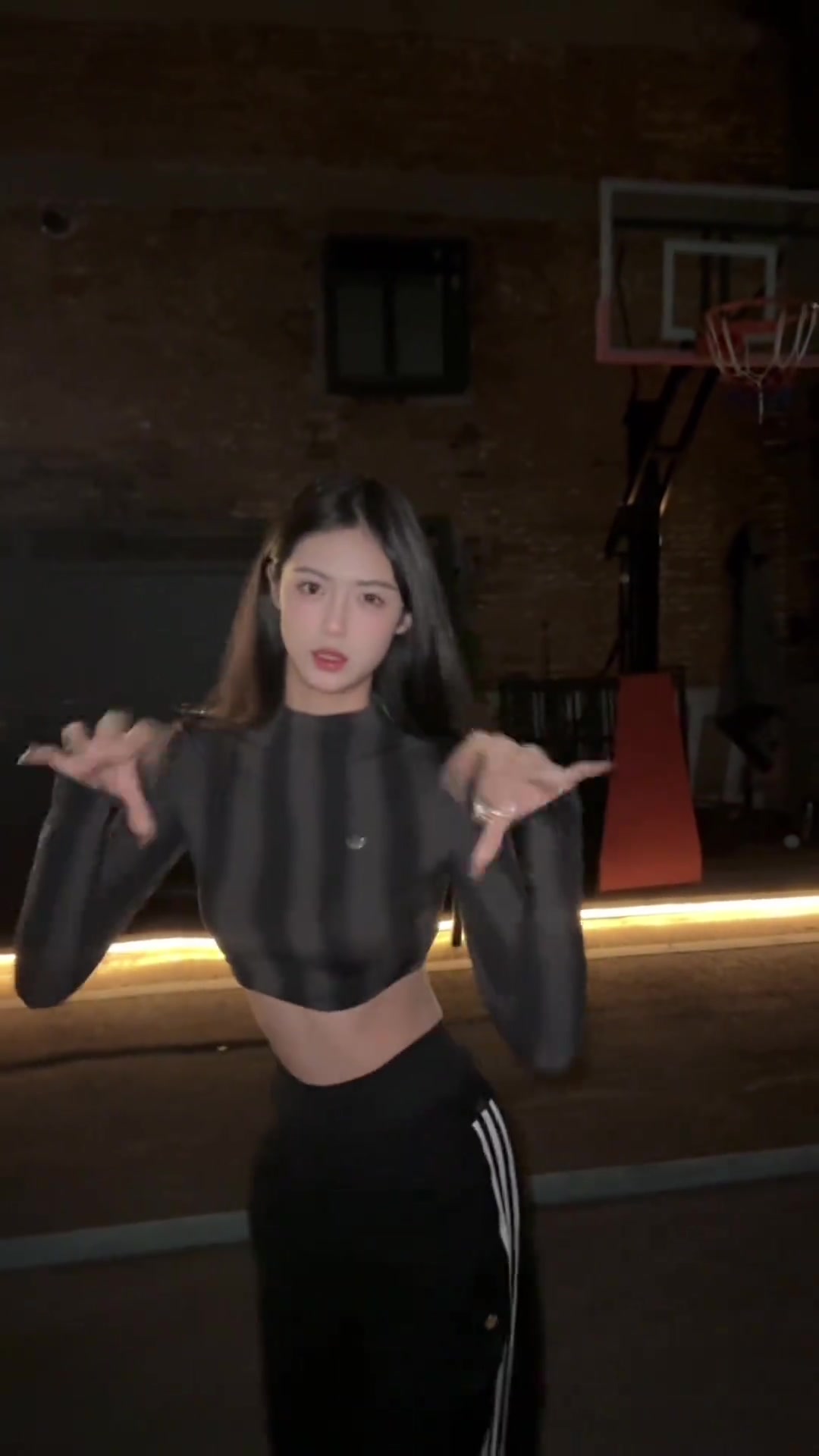 身材還是辣么好啊卓識曬跳舞視頻 誰說直女不穿阿迪