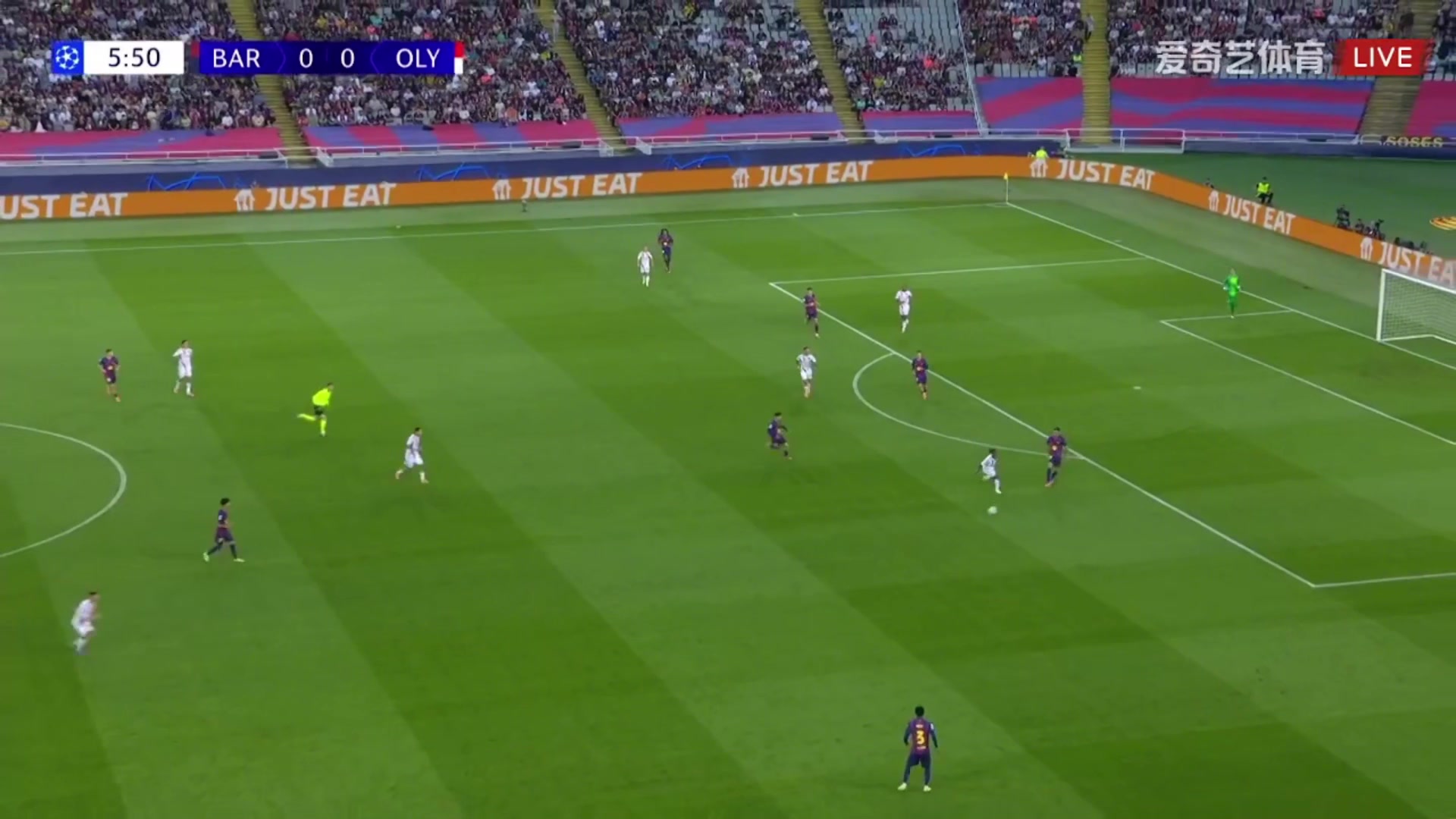 帥費爾明瀟灑轉(zhuǎn)身過人策動禁區(qū)搶射破門巴薩1-0領(lǐng)先