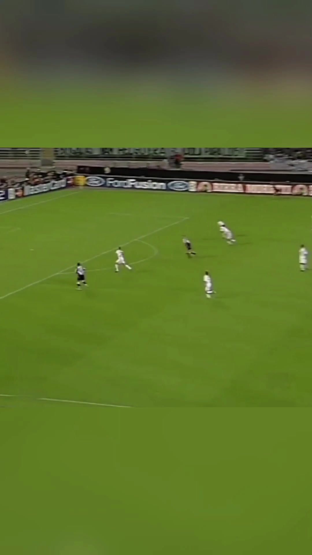 自帶領(lǐng)域的男人皮耶羅神級停球連續(xù)晃動攻破皇馬