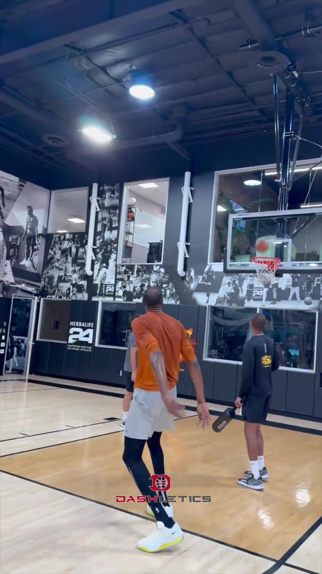 就小帥這單打技術(shù)我真不信聯(lián)盟里有誰(shuí)單挑能擊敗他