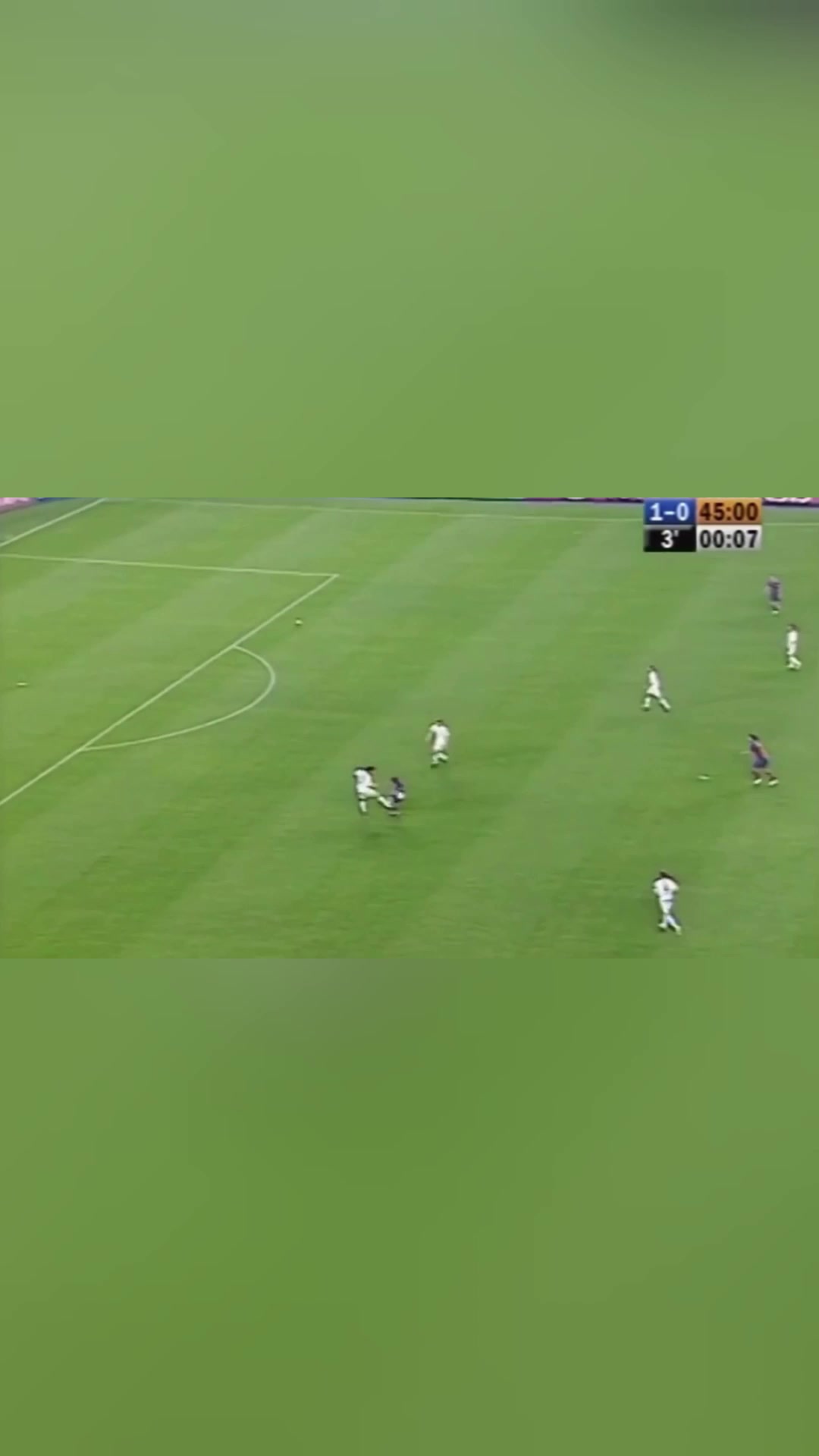 青澀17歲梅西巴薩處子球送出助攻的小羅背起梅西慶祝