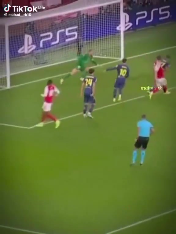 氣氛真好約克雷斯進球后隊友們的反應