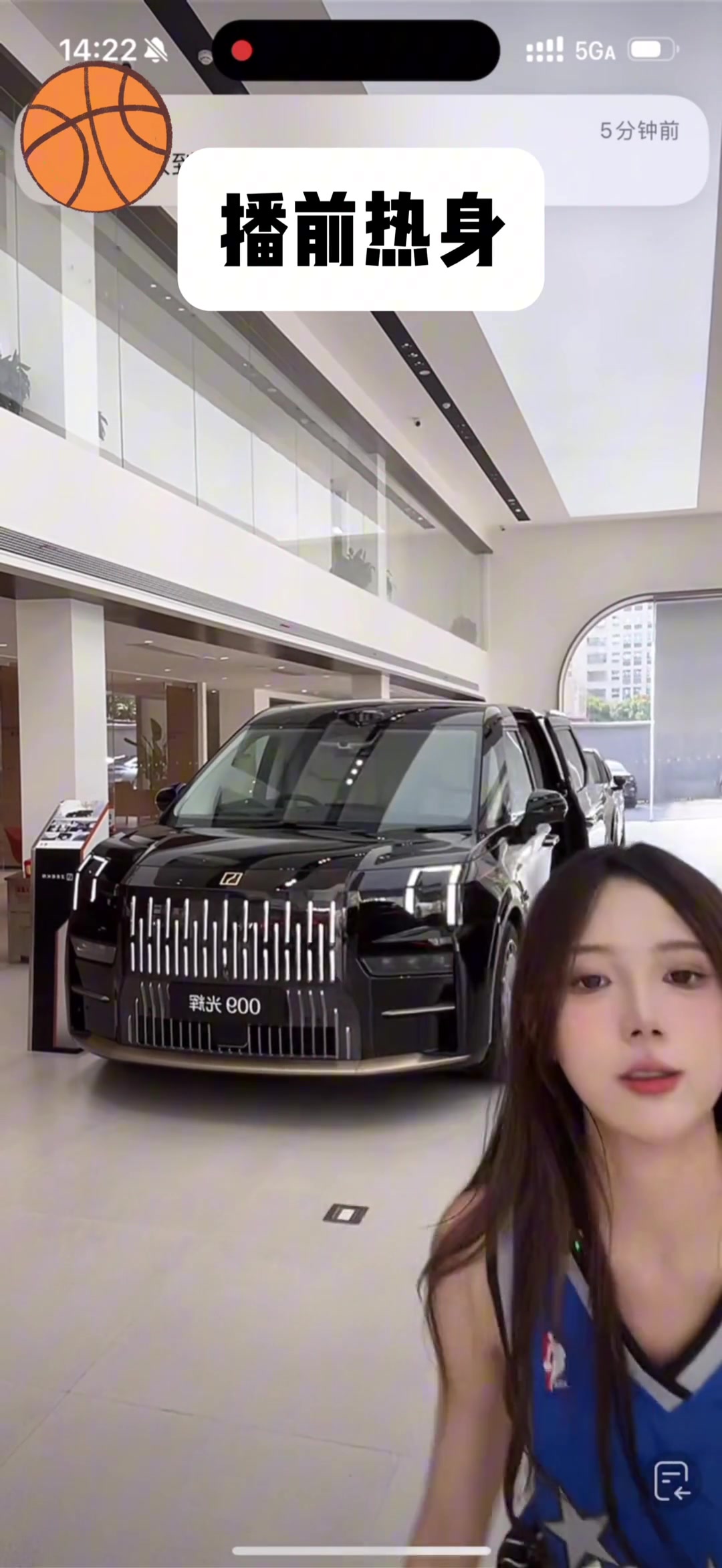 不是現(xiàn)在賣車的都這么卷嗎沒點籃球水平不行