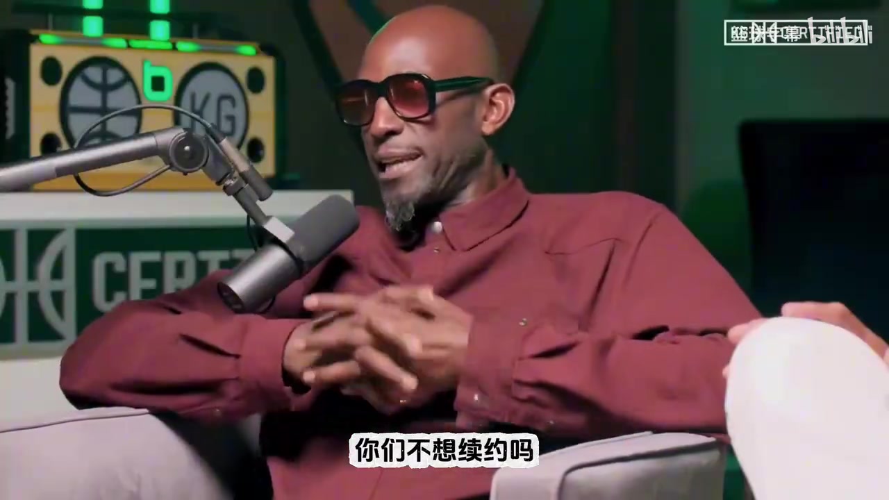 真敢說啊加內特詹姆斯像是通過詐傷表達沒能續(xù)約湖人的不滿