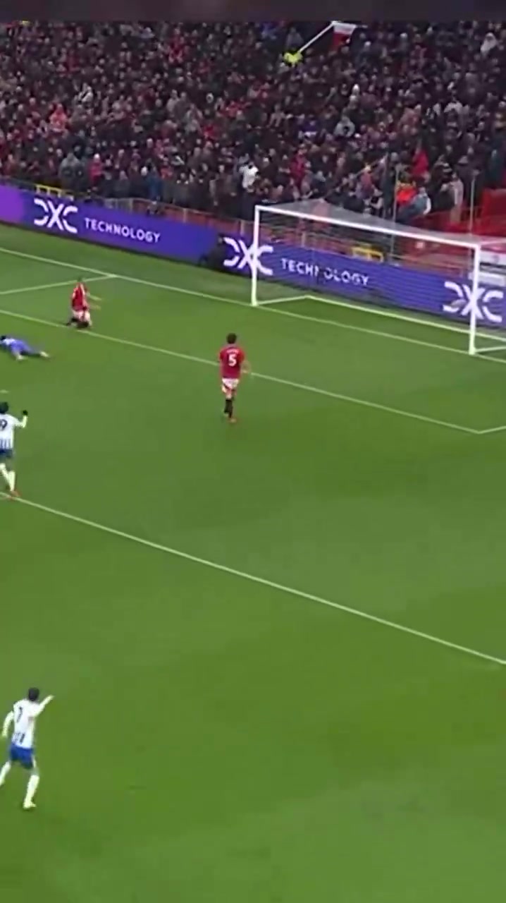 曼聯(lián)球迷上次面對布萊頓奧納納愚蠢犯錯現(xiàn)在我們有拉門斯