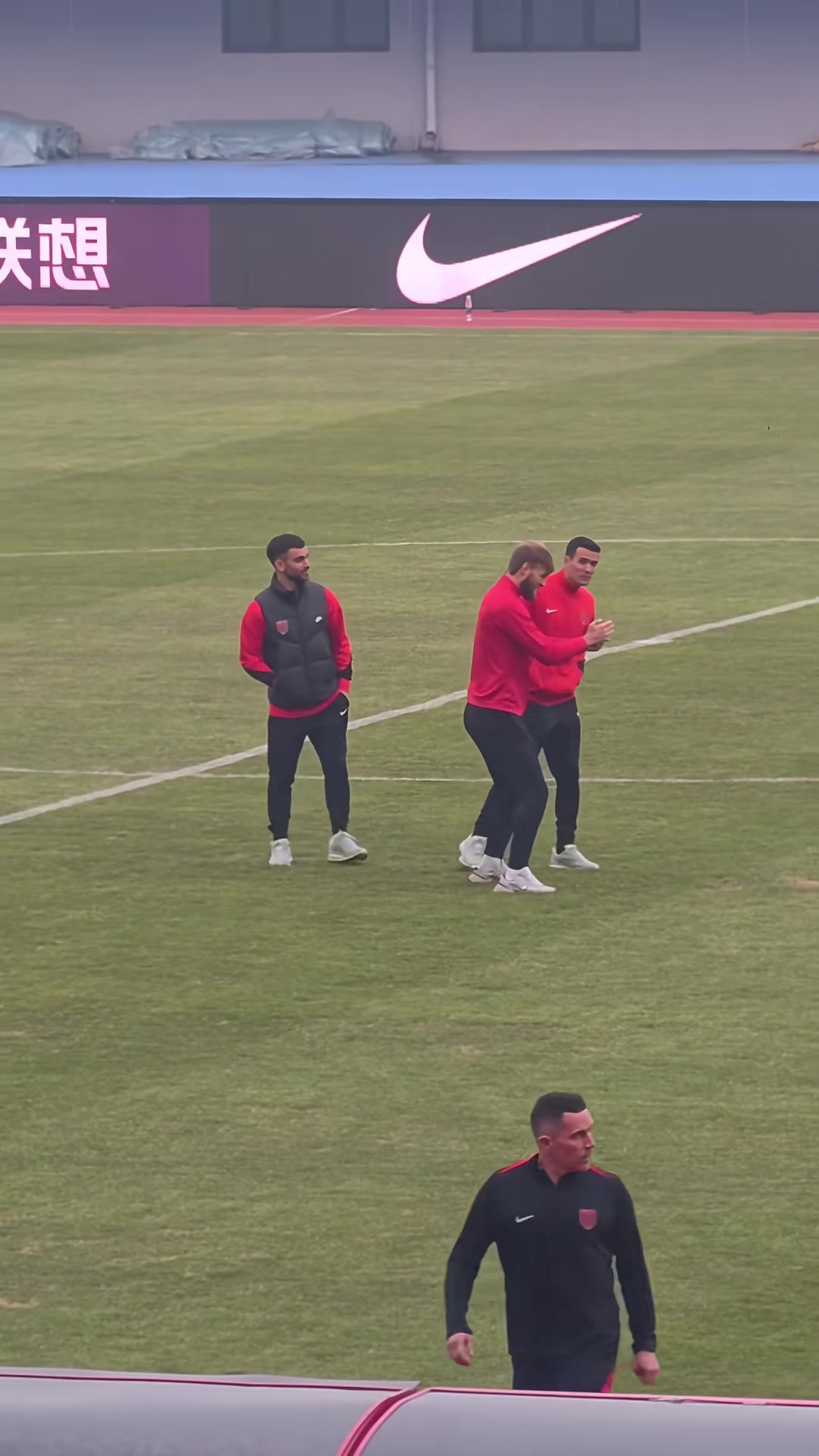 自己不爭氣啊賽前蓉城球員得知海港輸球后高興壞了