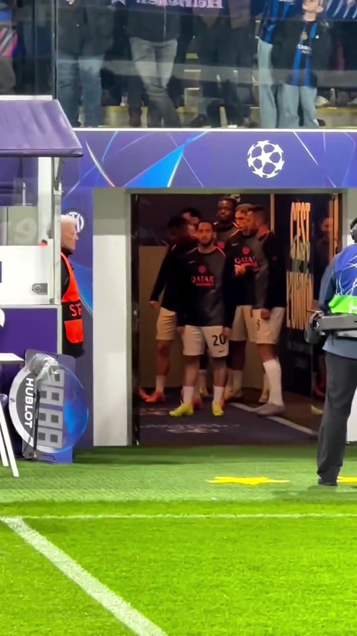 有梅老板那范兒了實拍勞塔羅率領國米眾將出場