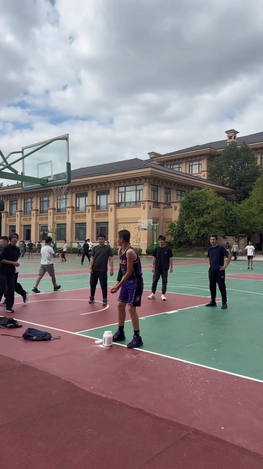 我就想問你們他到底是真粉還是黑粉