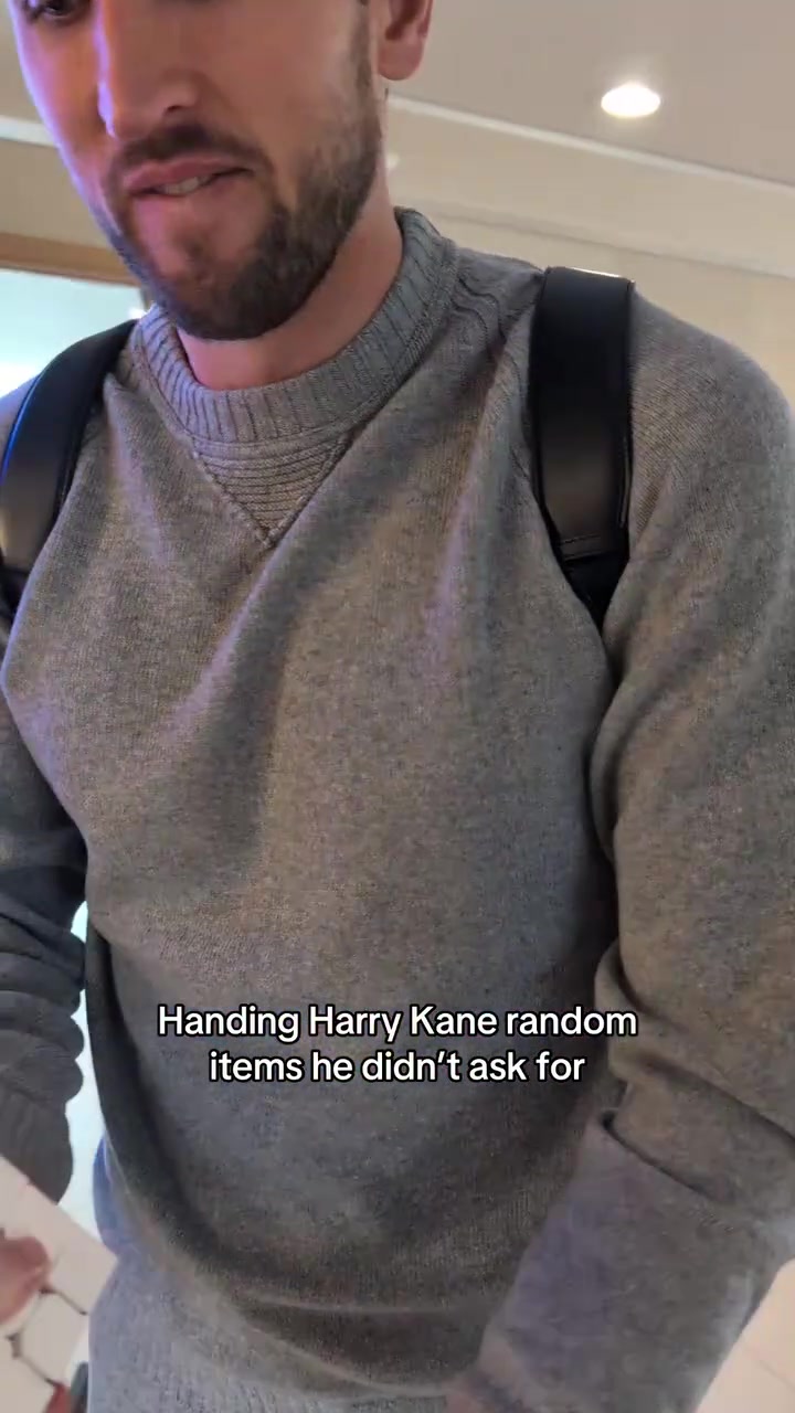 凱恩你覺(jué)得你很幽默不停給凱恩送莫名其妙的東西直到