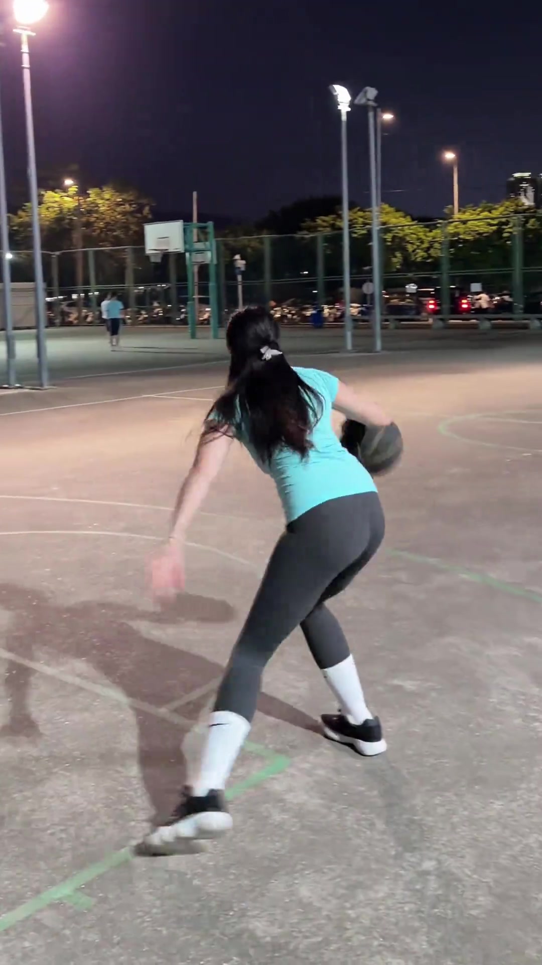 有沒走步野球場(chǎng)肘姐曬視頻你看清我的腳步了嘛