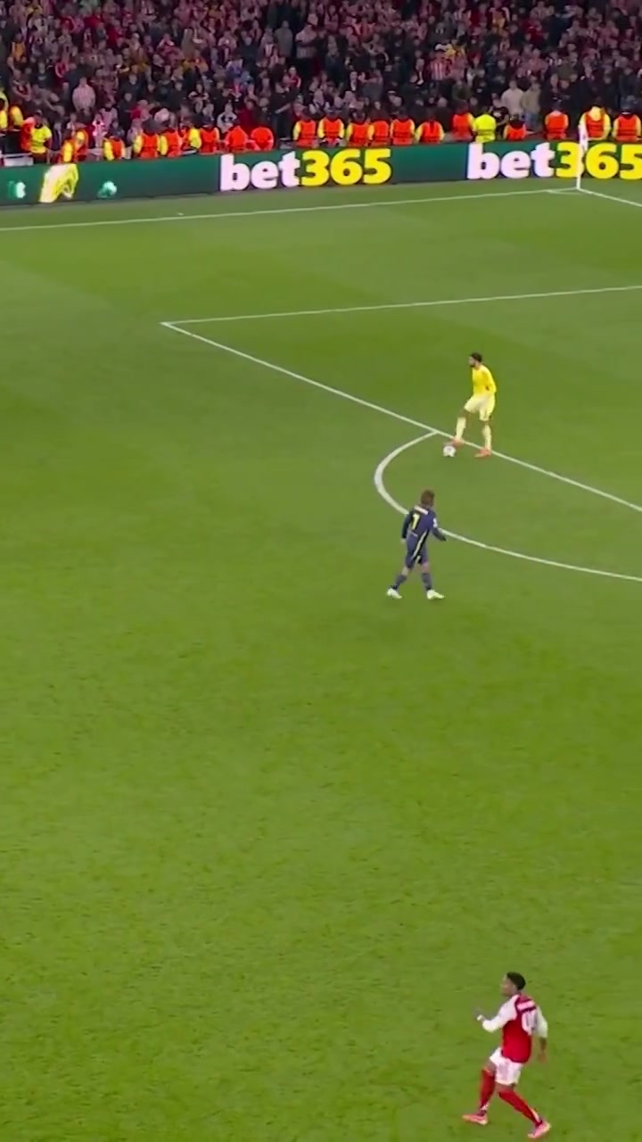 這也是沒誰了一個后場出球拉亞也能給玩出花來