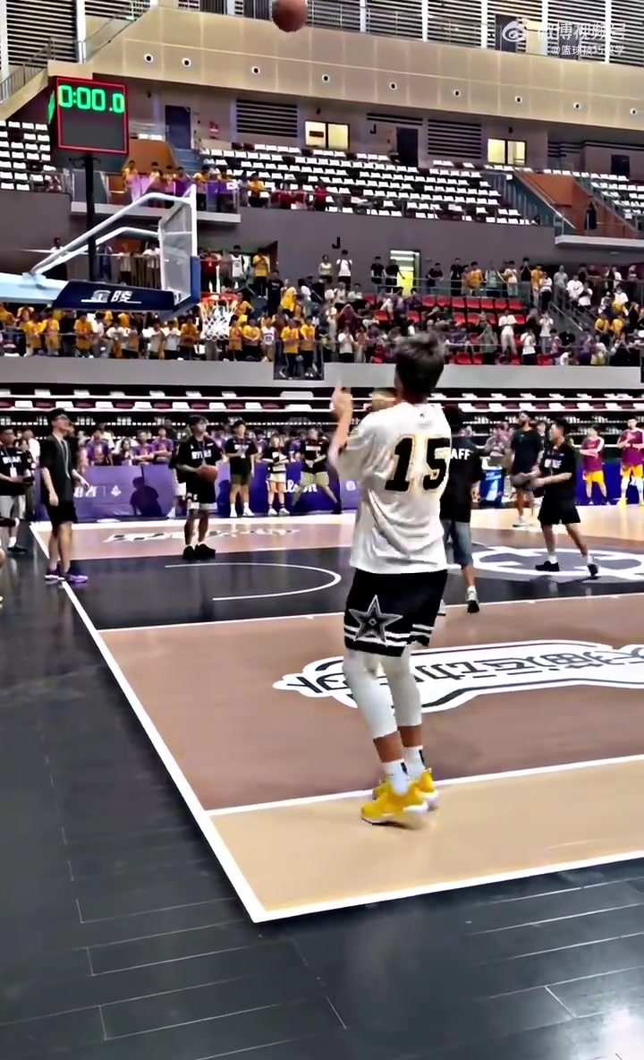 賣票讓球迷看里夫斯中國行訓(xùn)練幾乎不投丟 這就是NBA球員