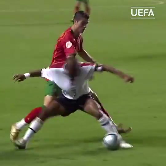 傳奇后衛(wèi)科爾當(dāng)年是怎么在英葡大戰(zhàn)鎖住年輕的C羅的