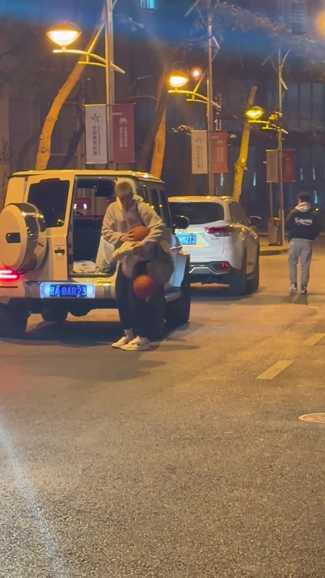 有富足的生活和喜歡的籃球郭艾倫的生活應(yīng)該挺滿足了