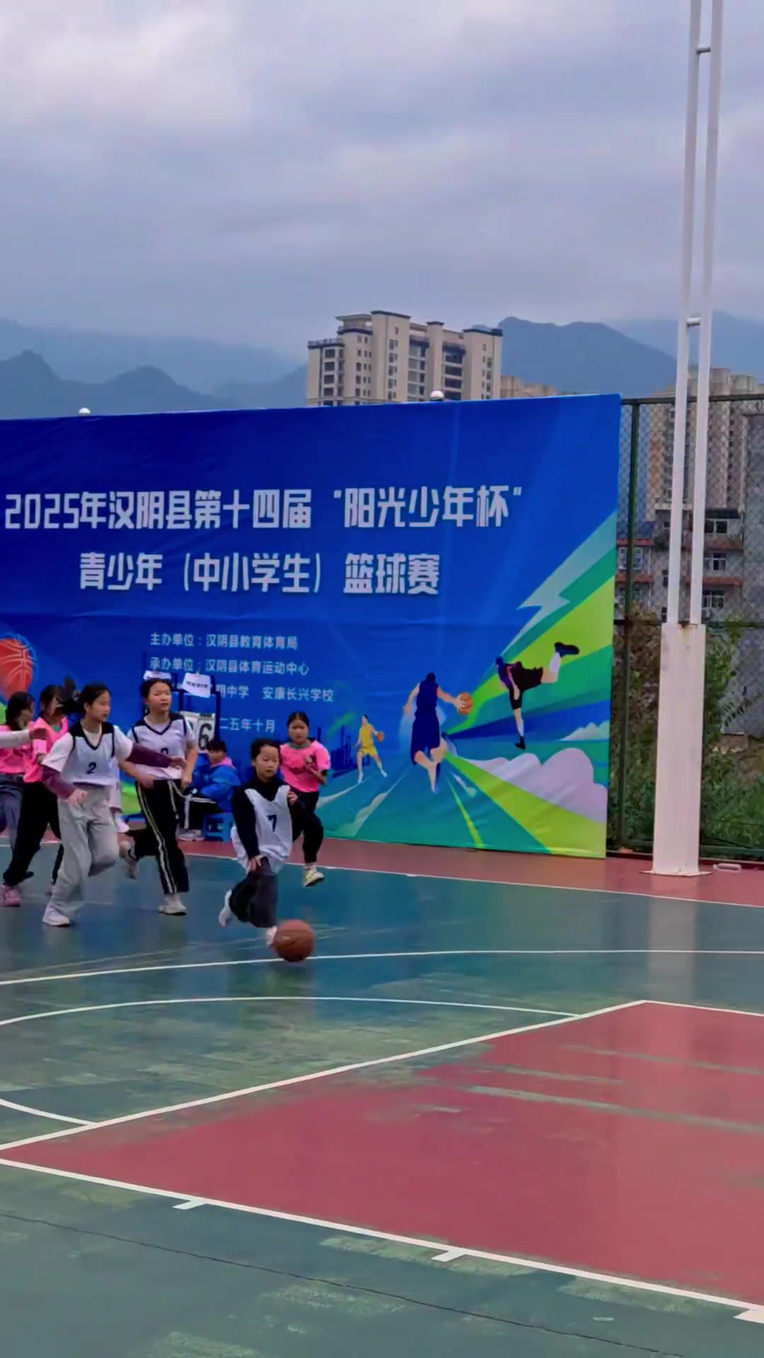 她是怎么做到全場個(gè)子最小但又這么厲害