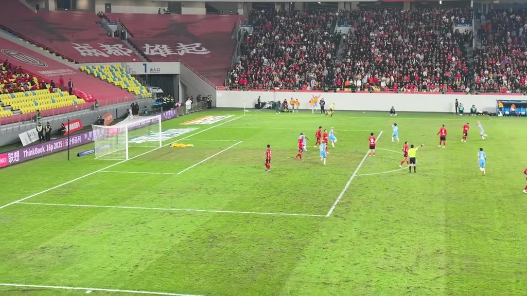 十分炸裂現(xiàn)場(chǎng)球迷實(shí)拍何超飛火流星破門