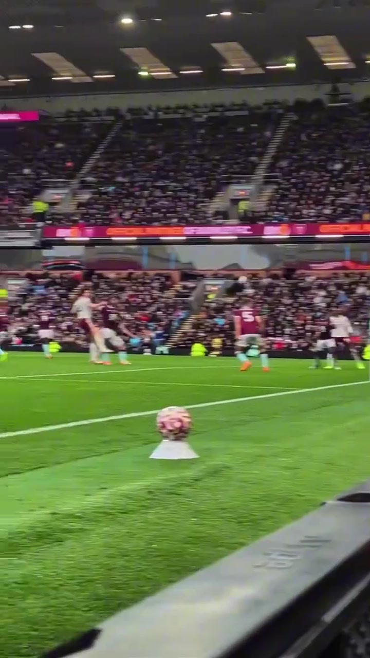 7分領(lǐng)跑阿森納客場(chǎng)2-0輕取伯恩利各項(xiàng)賽事9連勝連續(xù)7場(chǎng)零封