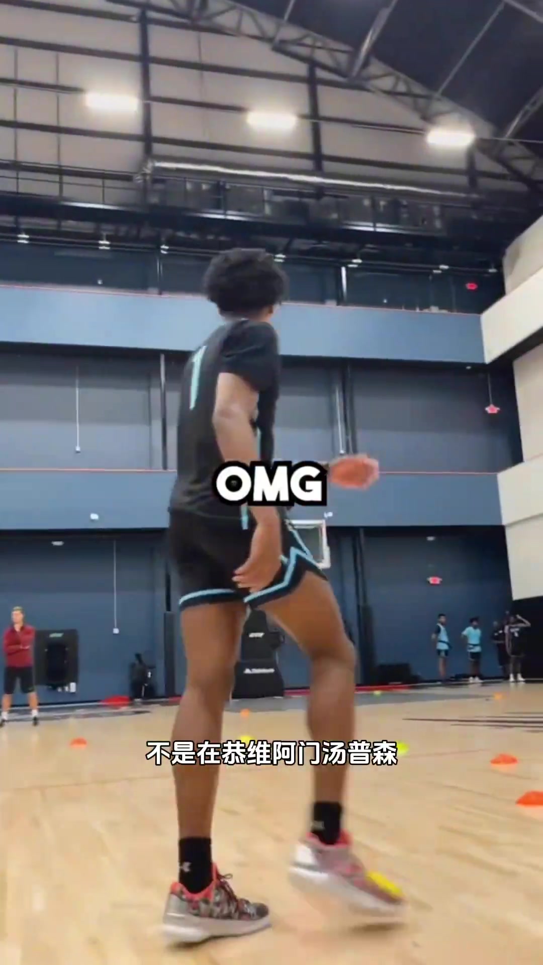 阿門-湯普森在聯(lián)盟里運(yùn)動能力 目前只有奧薩能和他一較高下