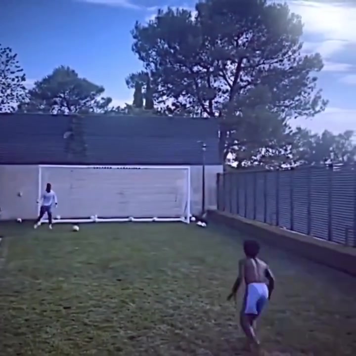 門將也想試試名場(chǎng)面卡馬文加家中守門秀各種撲救