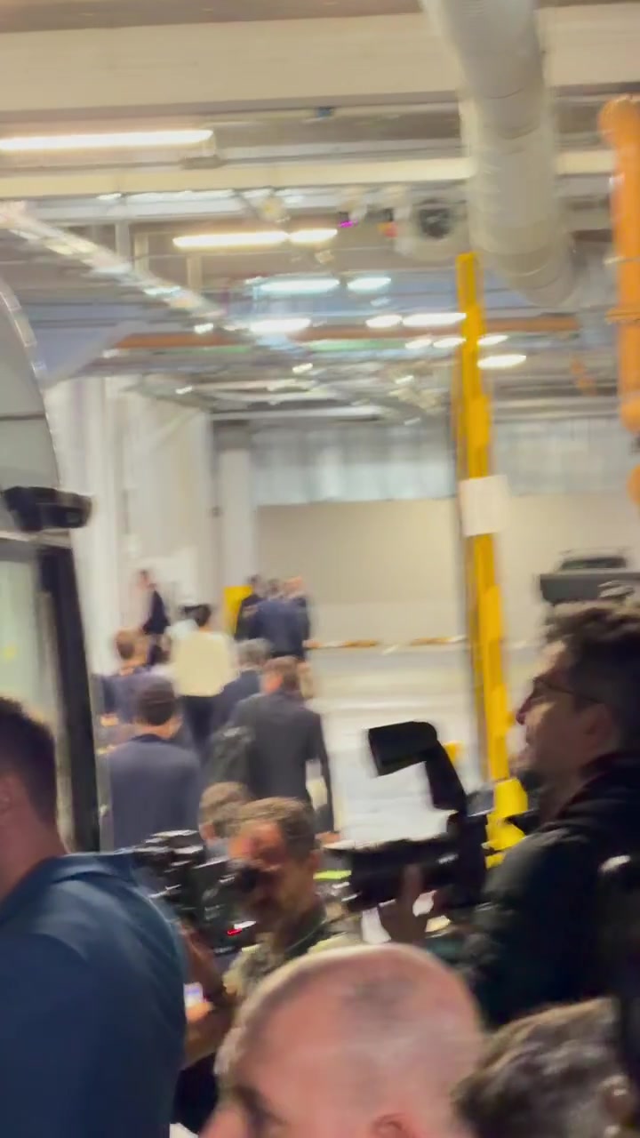 皇馬大巴抵達(dá)利物浦又是一年利物浦大戰(zhàn)皇馬誰(shuí)會(huì)拿下比賽呢