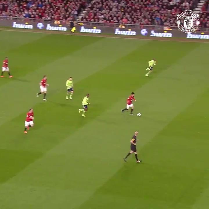 魯尼不只是傳球他出了一道只有范佩西才能解開的方程式